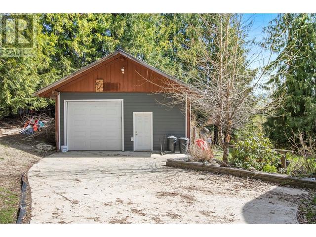 7456 Anglemont Way, House detached with 2 bedrooms, 2 bathrooms and 6 parking in Columbia Shuswap F BC | Image 49