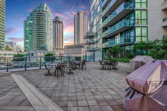 1004 - 16 Yonge St, Condo with 1 bedrooms, 1 bathrooms and 1 parking in Toronto ON | Image 4