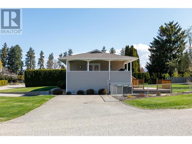 4447 Pinegrove Road, House detached with 5 bedrooms, 2 bathrooms and 4 parking in Kelowna BC | Image 9