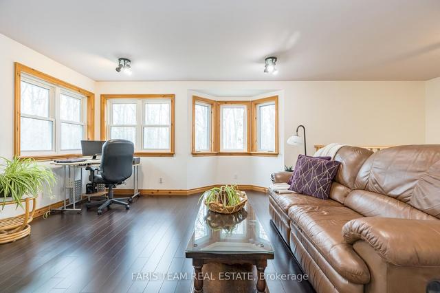 274 Peter Street East St E, House detached with 3 bedrooms, 3 bathrooms and 9 parking in Oro Medonte ON | Image 5