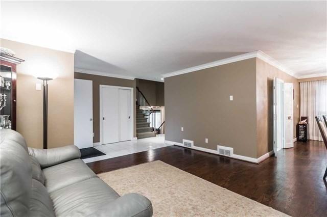 16 Stormont Ave, House detached with 4 bedrooms, 4 bathrooms and 4 parking in Toronto ON | Image 3