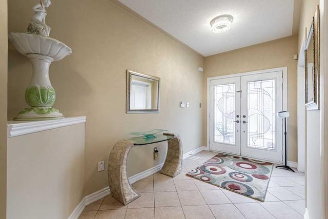 11 Hibiscus Crt, House detached with 4 bedrooms, 5 bathrooms and 6 parking in Brampton ON | Image 7