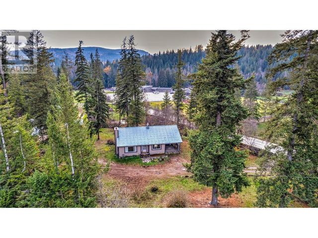 11 Gardom Lake Road, House detached with 2 bedrooms, 2 bathrooms and null parking in North Okanagan F BC | Image 5