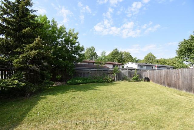 9 Dianne Crt, House semidetached with 3 bedrooms, 2 bathrooms and 2 parking in Hamilton ON | Image 22