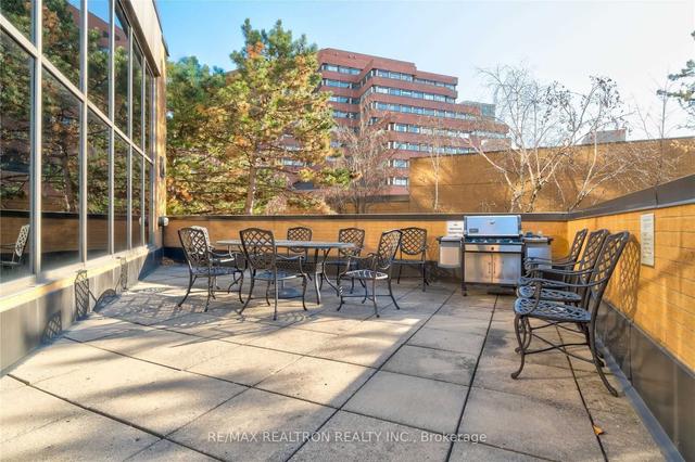 1809 - 131 Beecroft Ave, Condo with 2 bedrooms, 2 bathrooms and 1 parking in Toronto ON | Image 21