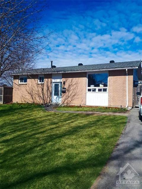 2 Laurie Court, House detached with 3 bedrooms, 2 bathrooms and 5 parking in Ottawa ON | Card Image