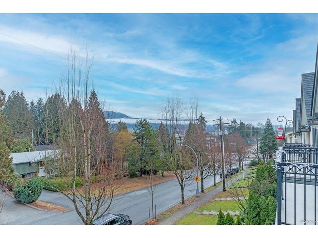 1 - 2025 Clarke Street, House attached with 4 bedrooms, 3 bathrooms and 1 parking in Port Moody BC | Image 34