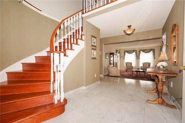 19 Beasley Dr, House detached with 4 bedrooms, 4 bathrooms and 2 parking in Richmond Hill ON | Image 3