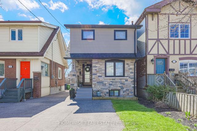 143 Lake Cres, House detached with 2 bedrooms, 2 bathrooms and 1 parking in Toronto ON | Image 1