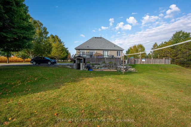 5659 Gilmore Rd, Home with 3 bedrooms, 3 bathrooms and 20 parking in Clarington ON | Image 4