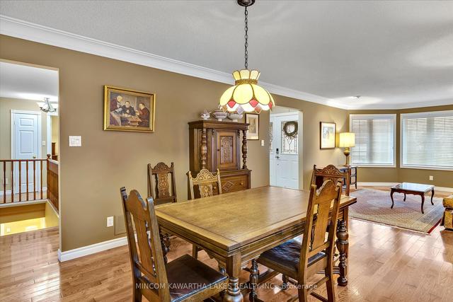 1678 Ravenwood Dr, House detached with 2 bedrooms, 3 bathrooms and 4 parking in Peterborough ON | Image 2