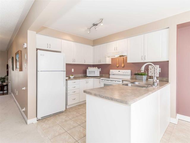 866 Oaktree Cres, House semidetached with 3 bedrooms, 4 bathrooms and 3 parking in Newmarket ON | Image 8