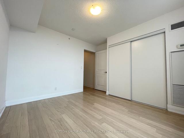927 - 376 Highway 7 E, Condo with 2 bedrooms, 2 bathrooms and 1 parking in Richmond Hill ON | Image 4