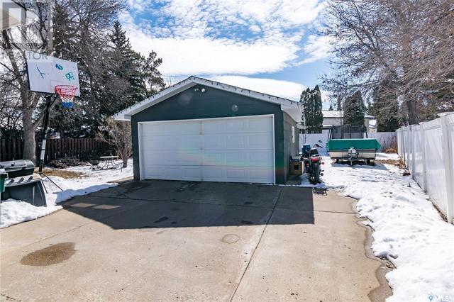 57 Crocus Road, House detached with 4 bedrooms, 3 bathrooms and null parking in Moose Jaw SK | Image 27