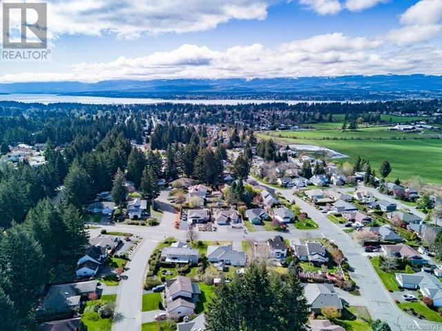 1630 Foxxwood Dr, House detached with 4 bedrooms, 2 bathrooms and 4 parking in Comox BC | Image 47