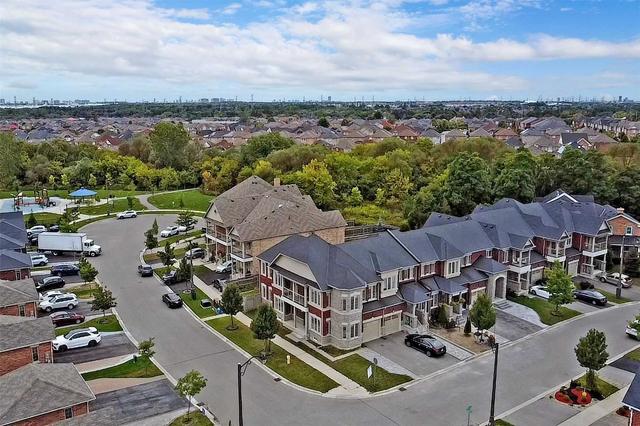 2 Moore's Crt, House attached with 4 bedrooms, 3 bathrooms and 3 parking in Markham ON | Image 27