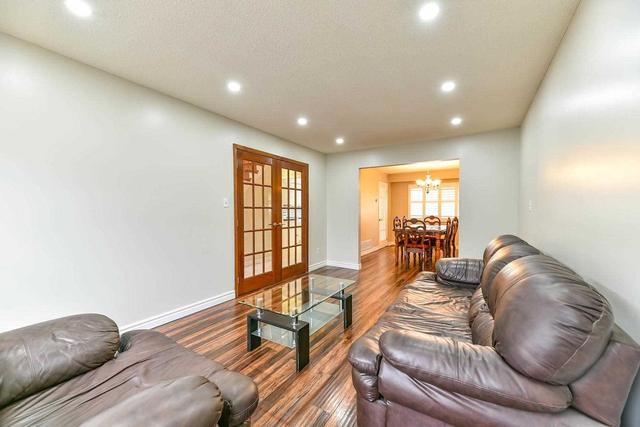 102 Jaffa Dr, House detached with 4 bedrooms, 4 bathrooms and 4 parking in Brampton ON | Image 40