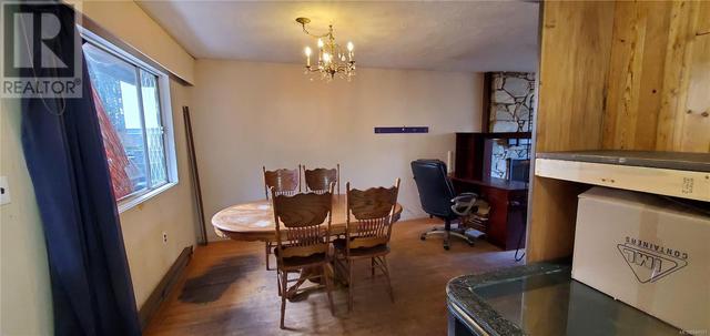 Wide angle dining room | Image 8