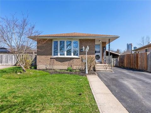 5831 Hennepin Cres, House detached with 3 bedrooms, 2 bathrooms and 4 parking in Niagara Falls ON | Card Image
