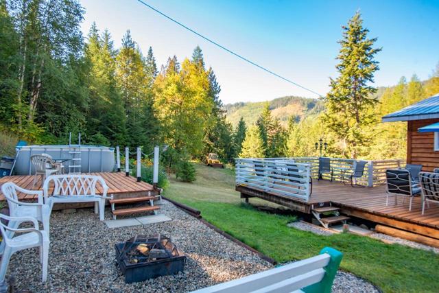 1110 Highway 22, House detached with 3 bedrooms, 1 bathrooms and null parking in Kootenay Boundary B BC | Image 20