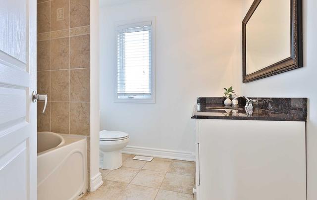 118 Northland Ave, House detached with 3 bedrooms, 3 bathrooms and 1 parking in Toronto ON | Image 20