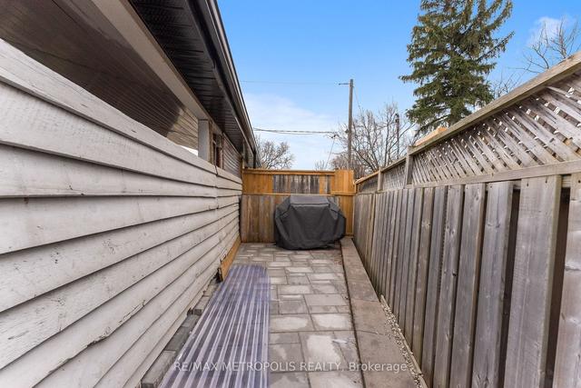 2b Summerglade Dr, House detached with 3 bedrooms, 2 bathrooms and 4 parking in Toronto ON | Image 27