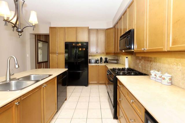 1229 Agram Dr, House attached with 3 bedrooms, 4 bathrooms and 4 parking in Oakville ON | Image 2