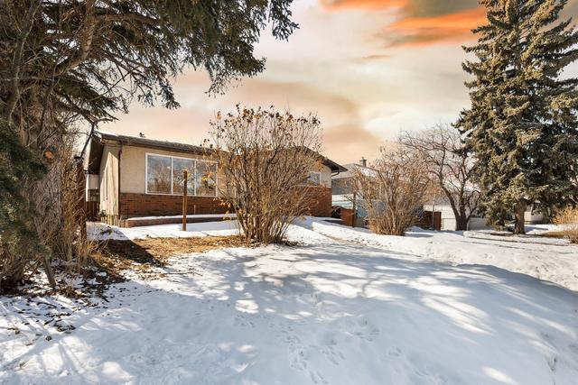 421 34 Avenue Nw, House detached with 5 bedrooms, 2 bathrooms and 2 parking in Calgary AB | Image 4