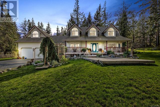6249 Island Hwy, House detached with 3 bedrooms, 3 bathrooms and 8 parking in Comox Valley A BC | Image 2