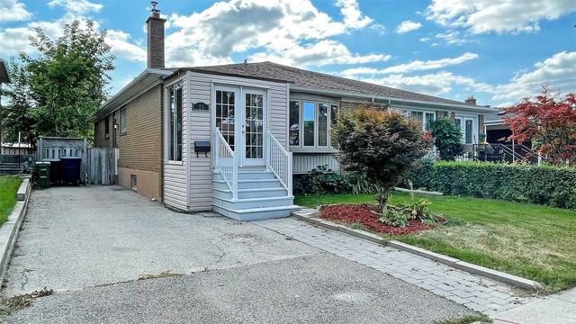 drive - 25 Clydesdale Dr, House semidetached with 3 bedrooms, 2 bathrooms and 3 parking in Toronto ON | Image 1