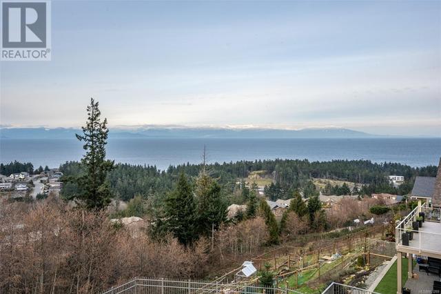 4696 Laguna Way, House detached with 7 bedrooms, 6 bathrooms and 6 parking in Nanaimo BC | Image 2