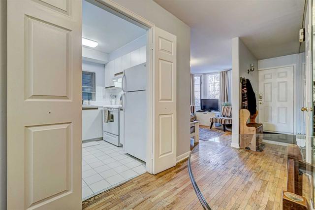 327 Wellesley St E, House detached with 6 bedrooms, 4 bathrooms and 2 parking in Toronto ON | Image 17