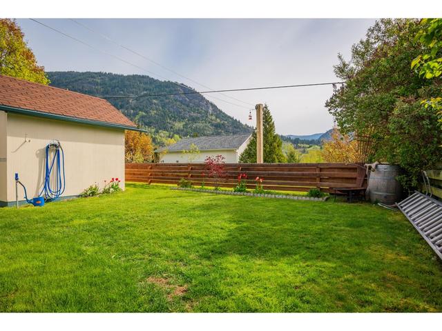 555 5th Ave, House detached with 6 bedrooms, 3 bathrooms and 4 parking in Castlegar BC | Image 73