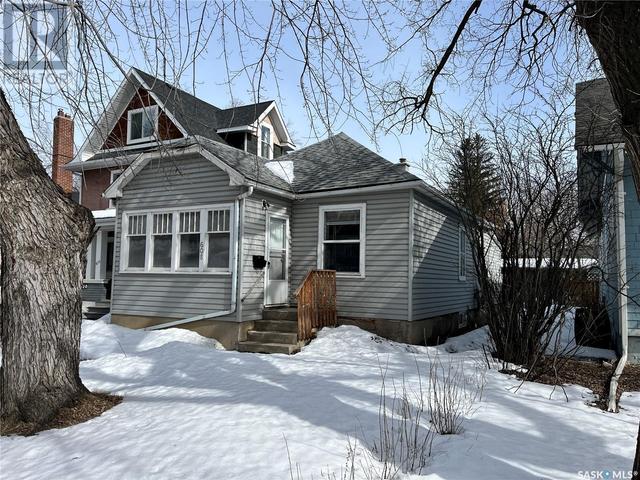608 7th Avenue N, House detached with 2 bedrooms, 1 bathrooms and null parking in Saskatoon SK | Image 1