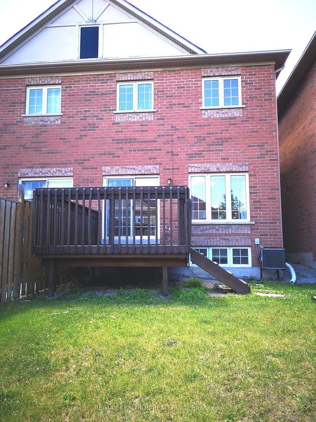 17 Lander Cres, House attached with 3 bedrooms, 4 bathrooms and 3 parking in Vaughan ON | Image 2