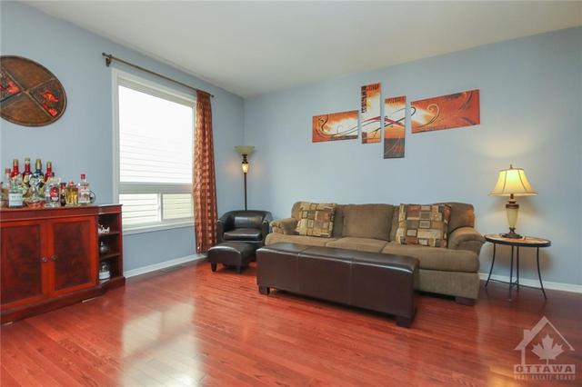 415 Amar Lane, House detached with 3 bedrooms, 3 bathrooms and 6 parking in Ottawa ON | Image 5