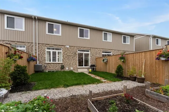 13 Marshall Lane, House attached with 3 bedrooms, 1 bathrooms and 3 parking in St. Catharines ON | Image 18