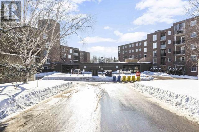 313 Macdonald Ave # 402, Condo with 2 bedrooms, 1 bathrooms and null parking in Sault Ste. Marie ON | Image 2