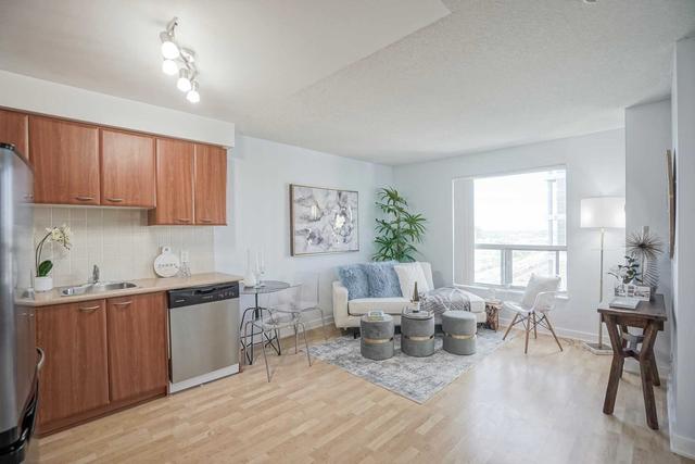 2205 - 36 Lee Centre Dr, Condo with 1 bedrooms, 1 bathrooms and 1 parking in Toronto ON | Image 8