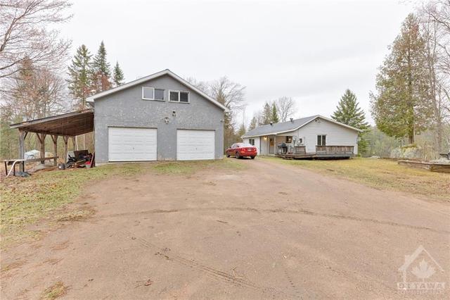 6097 Matawatchan Road, House detached with 3 bedrooms, 1 bathrooms and 10 parking in Greater Madawaska ON | Image 13