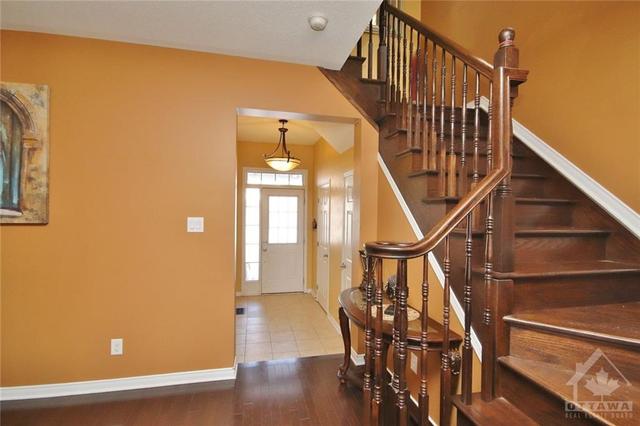 871 Kennacraig Private, Townhouse with 3 bedrooms, 3 bathrooms and 3 parking in Ottawa ON | Image 6