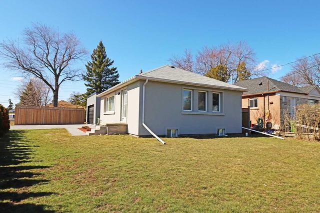 42 Boem Ave, House detached with 2 bedrooms, 2 bathrooms and 5 parking in Toronto ON | Image 15