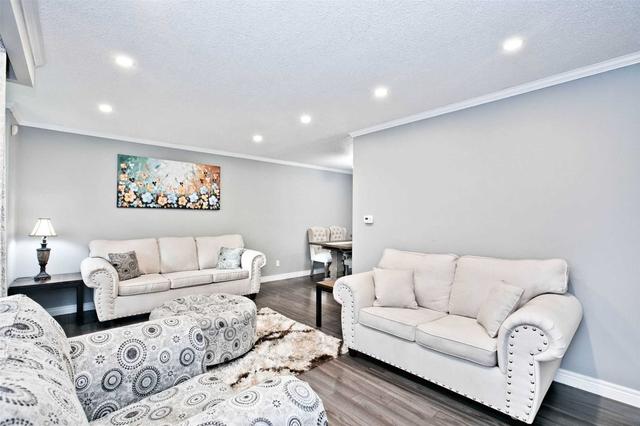 1121 Valley Crt, House semidetached with 3 bedrooms, 2 bathrooms and 4 parking in Oshawa ON | Image 31