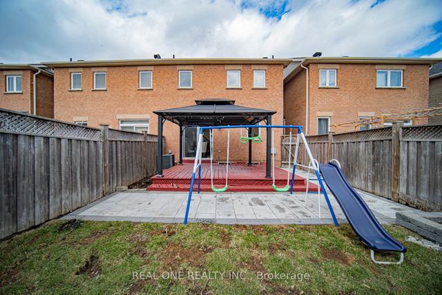 23 Rizal Ave, House attached with 3 bedrooms, 3 bathrooms and 3 parking in Markham ON | Image 32