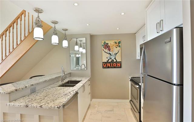 ph12 - 185 Robinson St, Condo with 1 bedrooms, 1 bathrooms and 1 parking in Oakville ON | Image 2