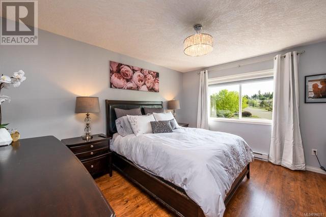 2581 Carstairs Dr, House detached with 5 bedrooms, 3 bathrooms and 1 parking in Courtenay BC | Image 13