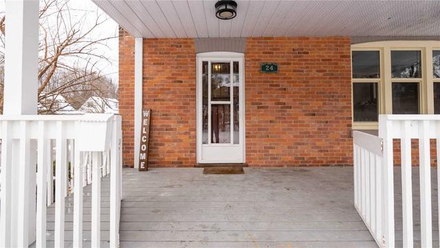 24 Penetang St, House detached with 3 bedrooms, 2 bathrooms and 4 parking in Barrie ON | Image 12