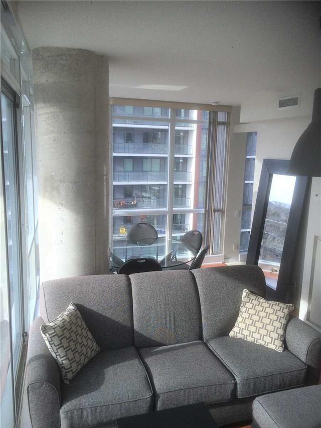 1002 - 30 Canterbury Pl, Condo with 2 bedrooms, 1 bathrooms and 1 parking in Toronto ON | Image 14