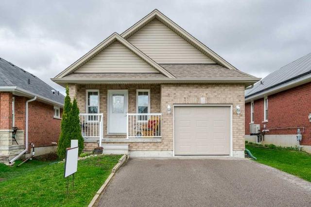 54 Gee Cres, House detached with 2 bedrooms, 2 bathrooms and 3 parking in Kawartha Lakes ON | Image 1