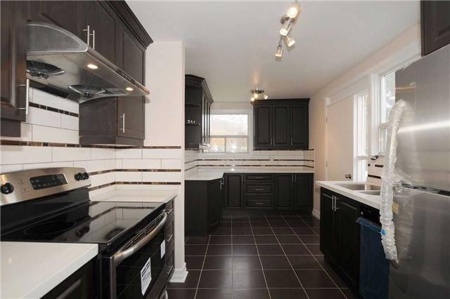 42 Samson Cres, House detached with 3 bedrooms, 2 bathrooms and 4 parking in Toronto ON | Image 2